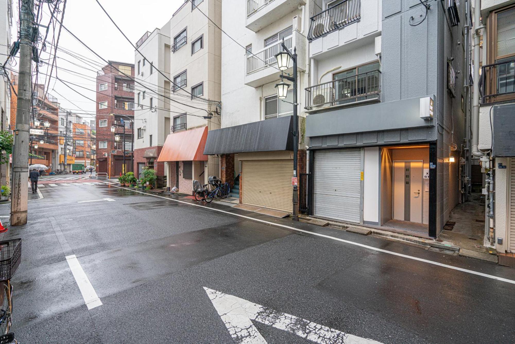 Shinjuku Convenience Hub: Steps from Shinokubo Station — Photos 1